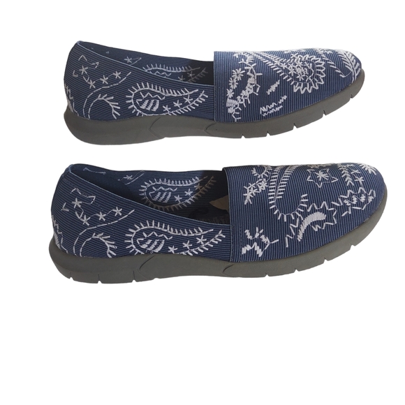 Yuu Shoes Yuu Blue Floral Texture With Embroidery Shoes Sz M Poshmark